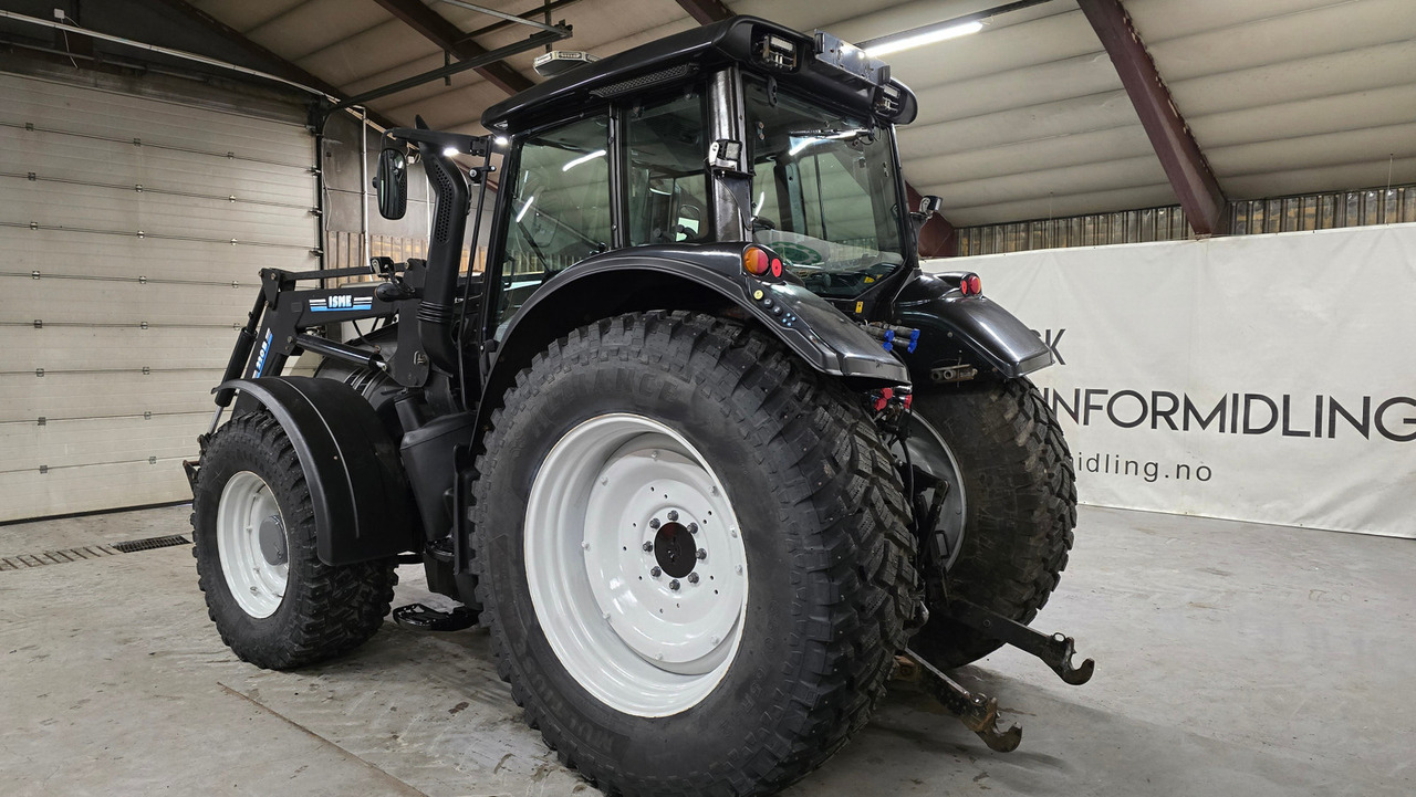 Valtra T182 - Трактор: фото 3 Valtra T182 - Трактор: фото 3