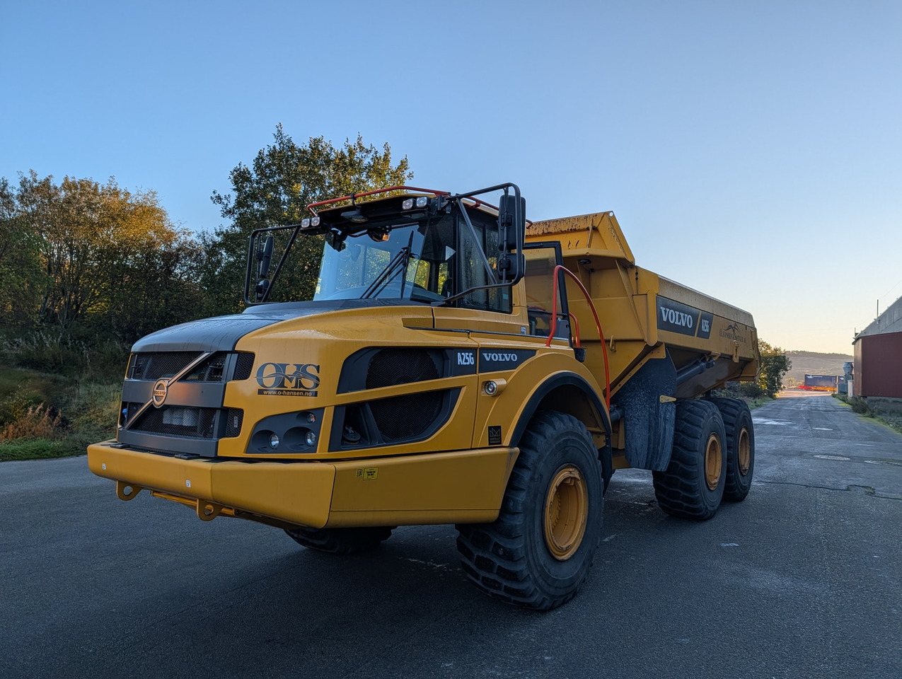 Volvo A25G på hvite skilt - Сочленённый самосвал: фото 1 Volvo A25G på hvite skilt - Сочленённый самосвал: фото 1