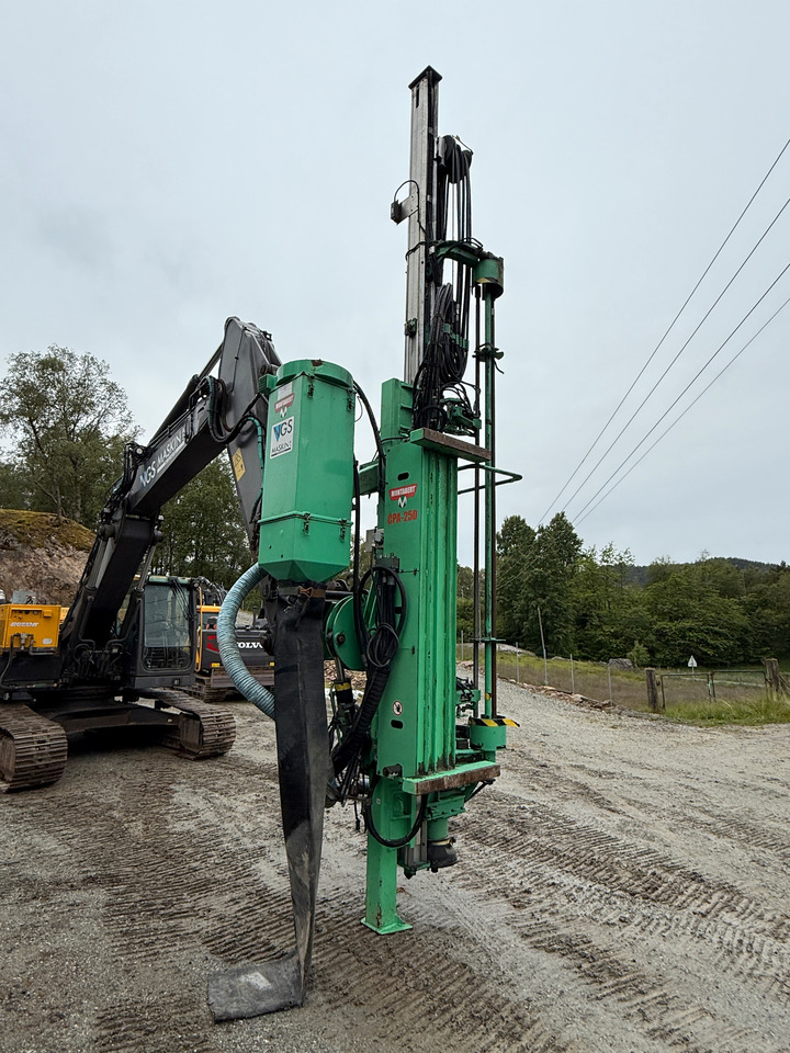 Гусеничный экскаватор Volvo EC250DL med Montabert tårn: фото 8