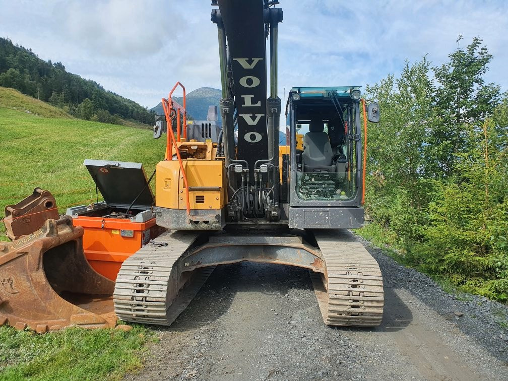 Volvo ECR235EL - Гусеничный экскаватор: фото 2 Volvo ECR235EL - Гусеничный экскаватор: фото 2