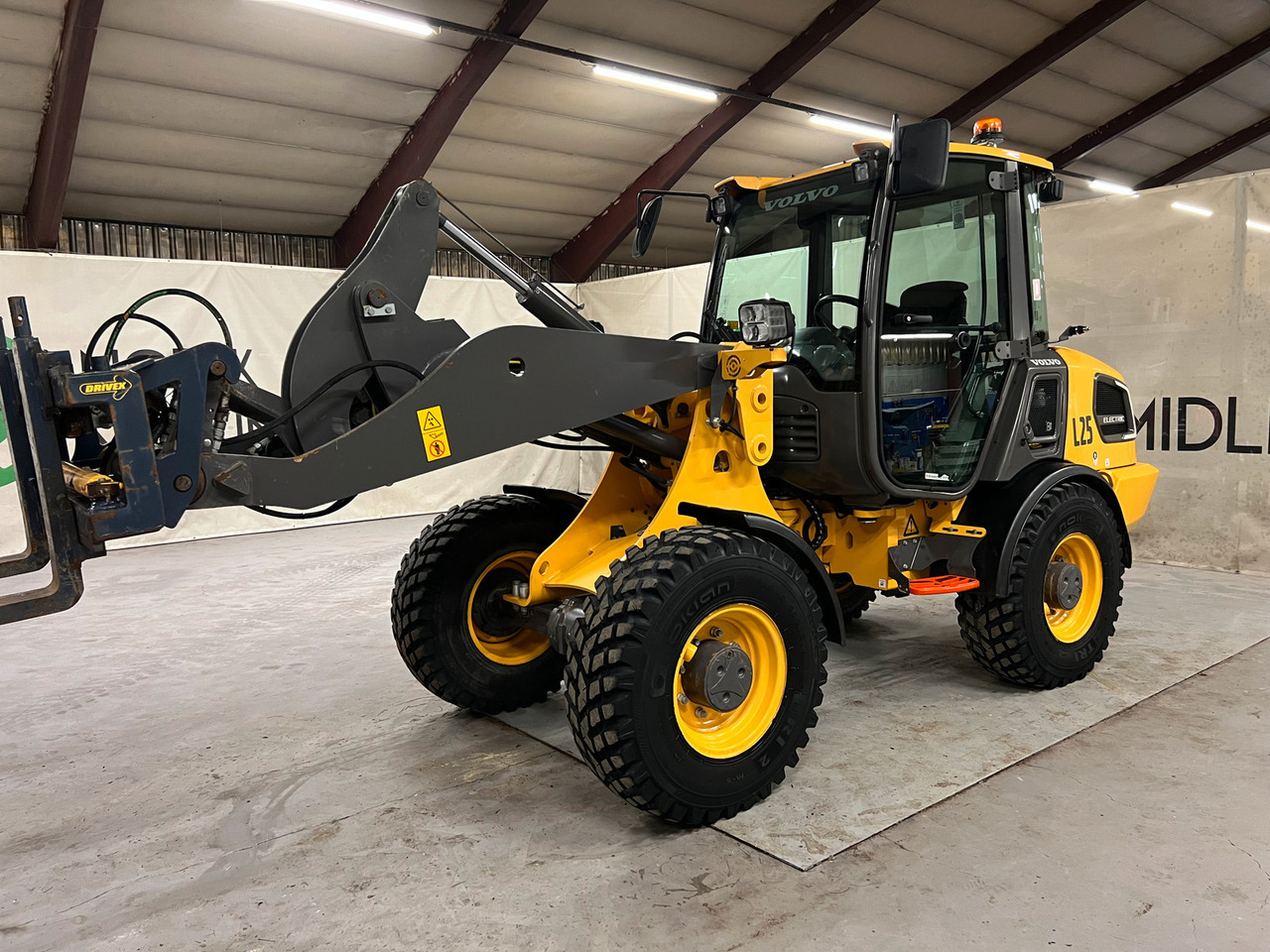 Volvo JL25H - Колёсный погрузчик: фото 3 Volvo JL25H - Колёсный погрузчик: фото 3