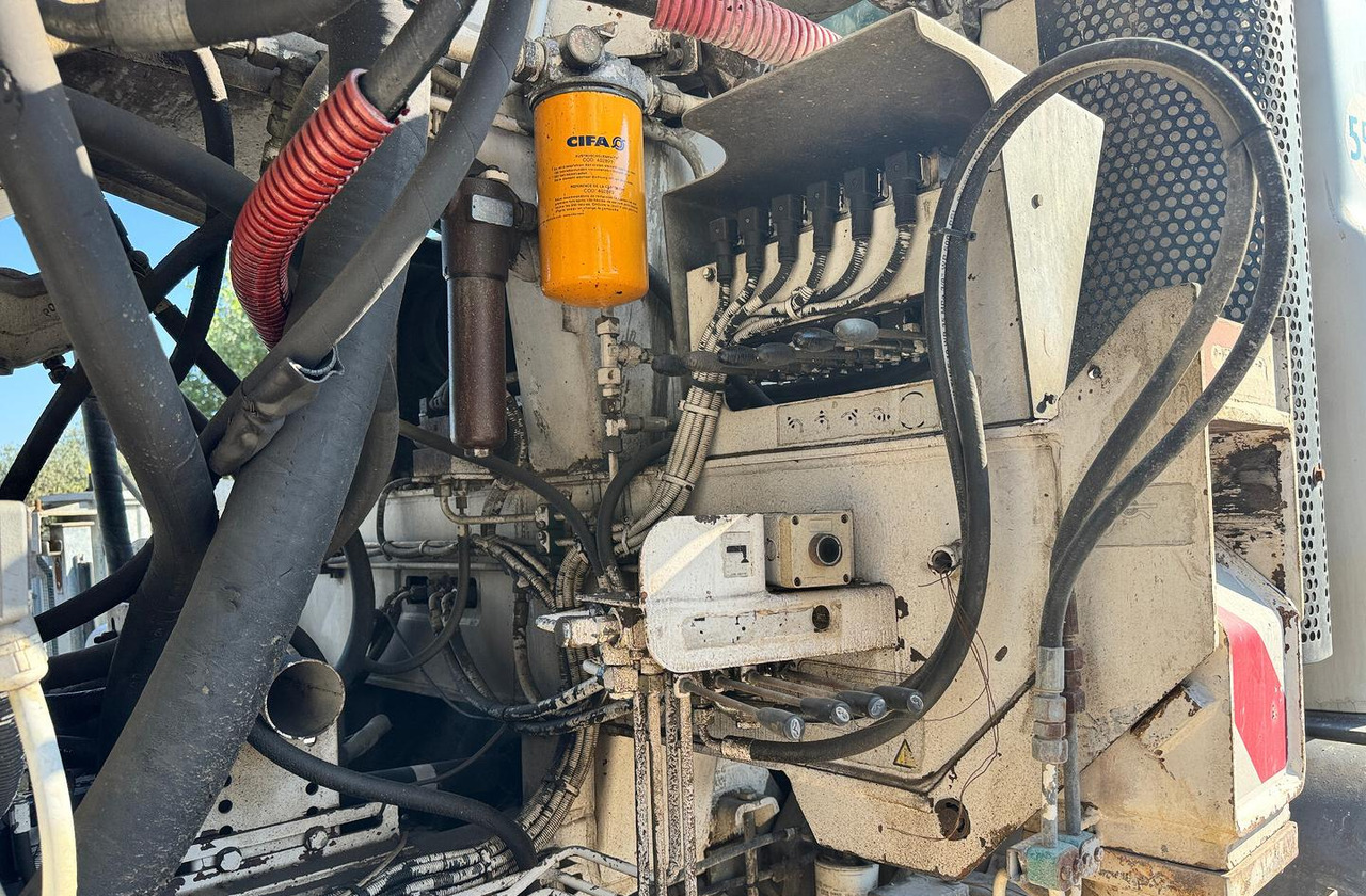 Автобетононасос-смеситель Betonpompa CIFA ASTRA HD84.38 - 2003: фото 14