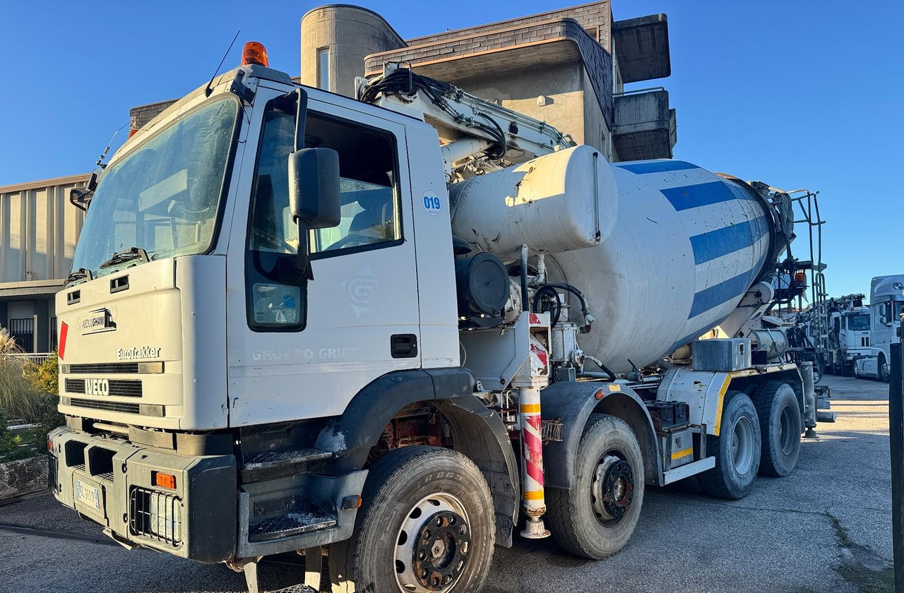 Betonpompa CIFA Iveco Trakker 410E44 - Автобетононасос: фото 3 Betonpompa CIFA Iveco Trakker 410E44 - Автобетононасос: фото 3