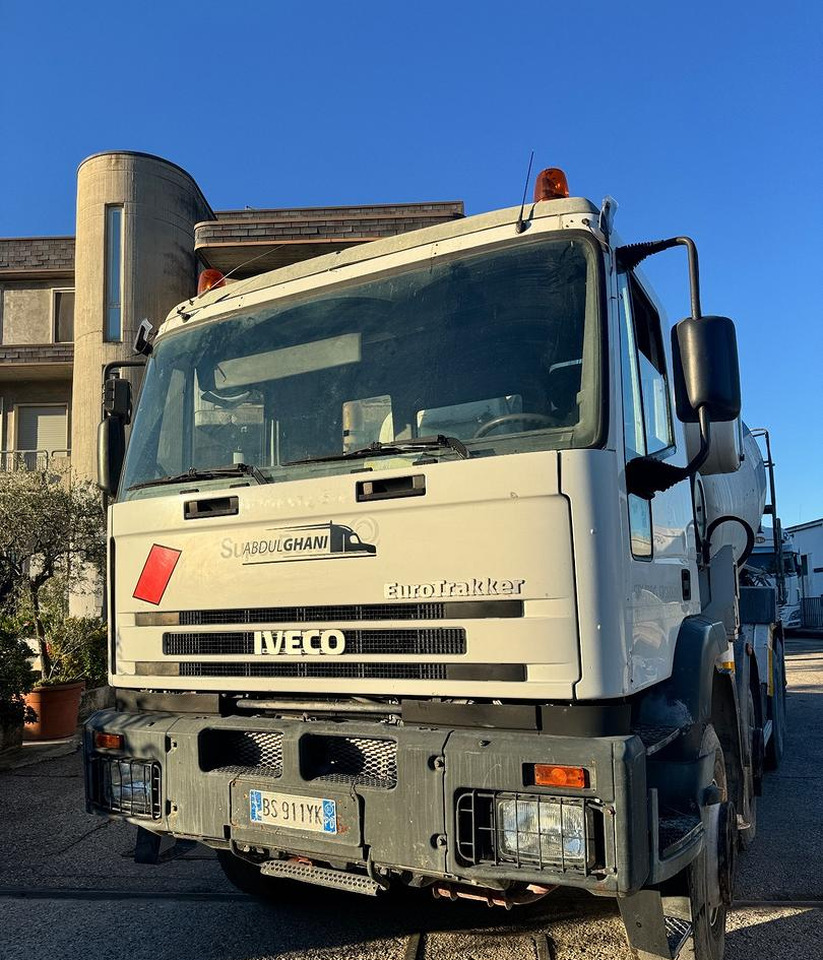 Betonpompa CIFA Iveco Trakker 410E44 - Автобетононасос: фото 2 Betonpompa CIFA Iveco Trakker 410E44 - Автобетононасос: фото 2