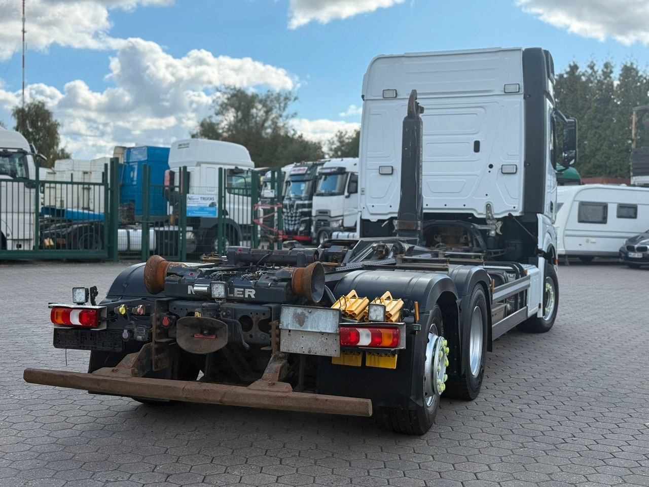 Mercedes-Benz Actros 2548 Meiller+ Funk+6x2 - Крюковой мультилифт: фото 4 Mercedes-Benz Actros 2548 Meiller+ Funk+6x2 - Крюковой мультилифт: фото 4