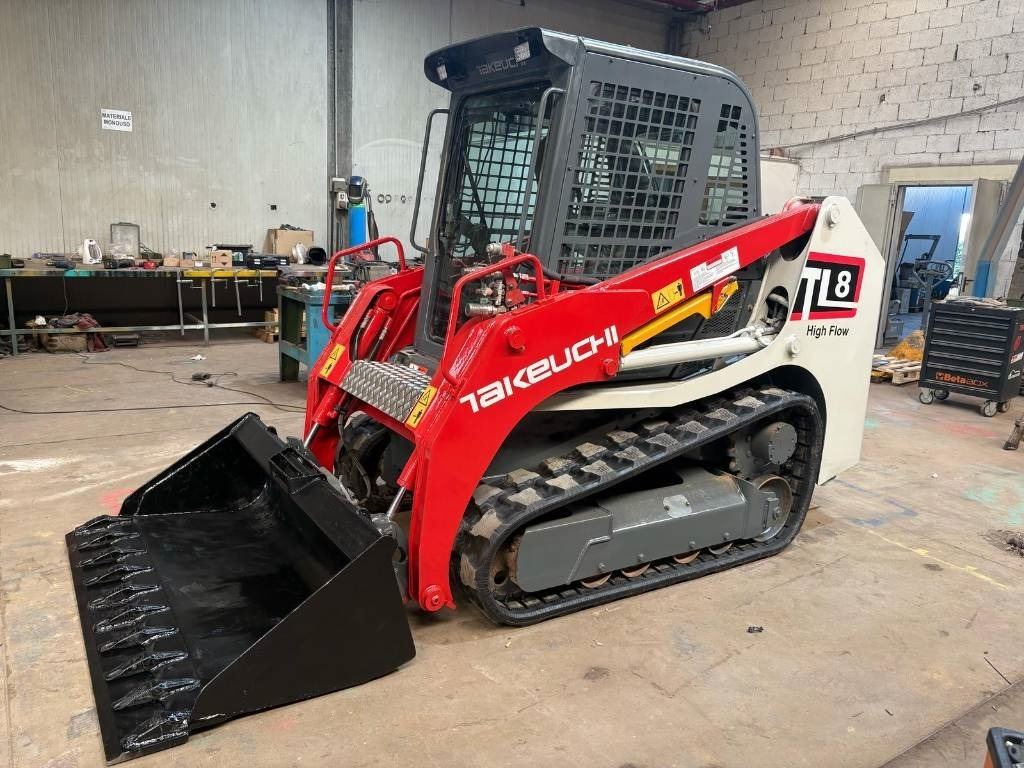 Takeuchi TL 8  - Мини-погрузчик с бортовым поворотом: фото 1 Takeuchi TL 8  - Мини-погрузчик с бортовым поворотом: фото 1