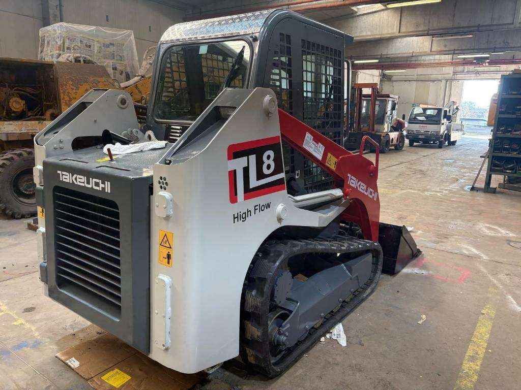 Takeuchi TL 8  - Мини-погрузчик с бортовым поворотом: фото 3 Takeuchi TL 8  - Мини-погрузчик с бортовым поворотом: фото 3