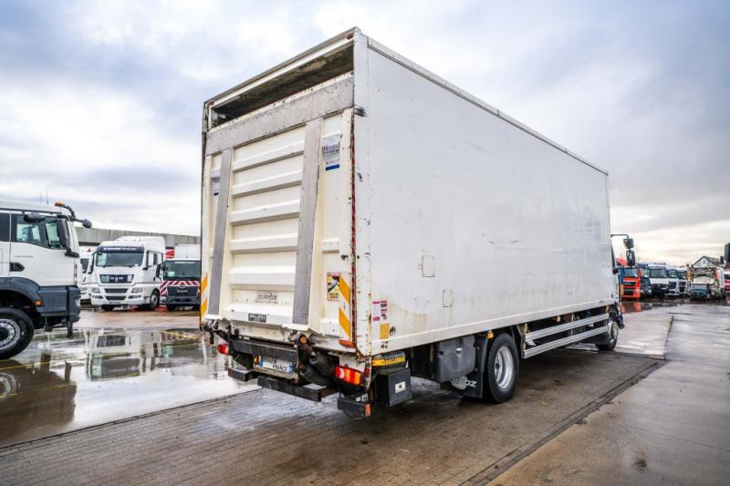 Renault MIDLUM 220 (16T)+ DHOLLANDIA 2T. - Грузовик с закрытым кузовом: фото 4 Renault MIDLUM 220 (16T)+ DHOLLANDIA 2T. - Грузовик с закрытым кузовом: фото 4