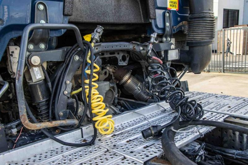 Mercedes ACTROS 1843 LS+E6+HYDRAULIQUE - Тягач: фото 5 Mercedes ACTROS 1843 LS+E6+HYDRAULIQUE - Тягач: фото 5