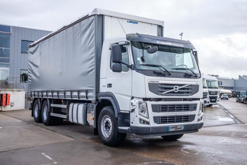 Volvo FM 330-6x2-E5+10 pneus/tires+intarder - Тентованный грузовик: фото 2 Volvo FM 330-6x2-E5+10 pneus/tires+intarder - Тентованный грузовик: фото 2