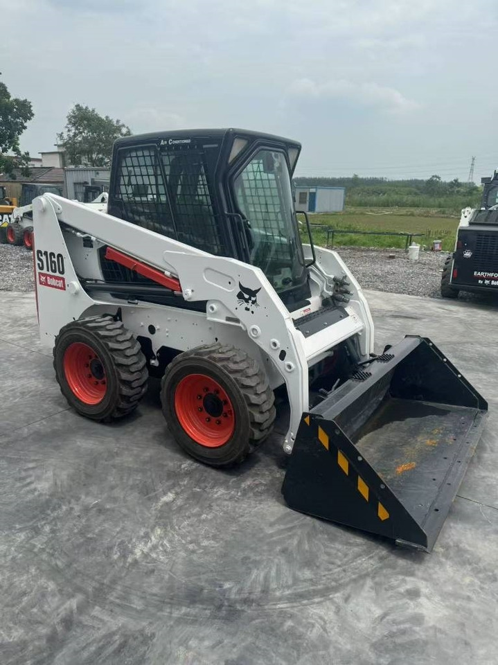 Bobcat S 160 - Мини-погрузчик с бортовым поворотом: фото 3 Bobcat S 160 - Мини-погрузчик с бортовым поворотом: фото 3