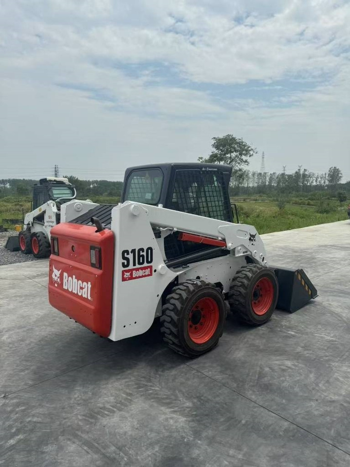 Bobcat S 160 - Мини-погрузчик с бортовым поворотом: фото 1 Bobcat S 160 - Мини-погрузчик с бортовым поворотом: фото 1