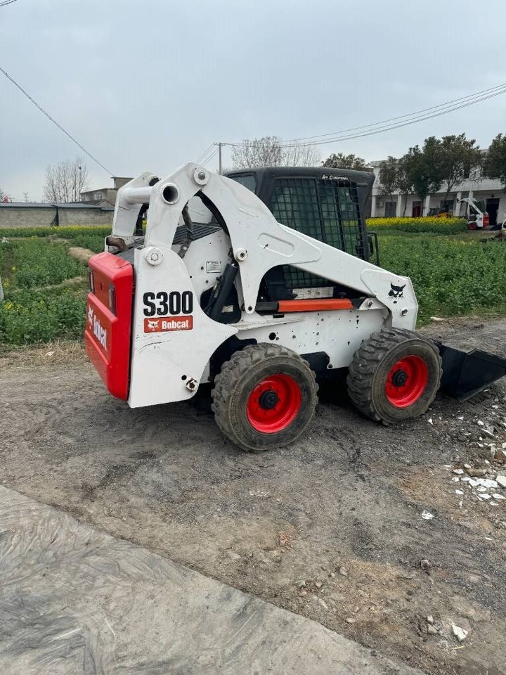 Bobcat S 300 - Мини-погрузчик с бортовым поворотом: фото 5 Bobcat S 300 - Мини-погрузчик с бортовым поворотом: фото 5