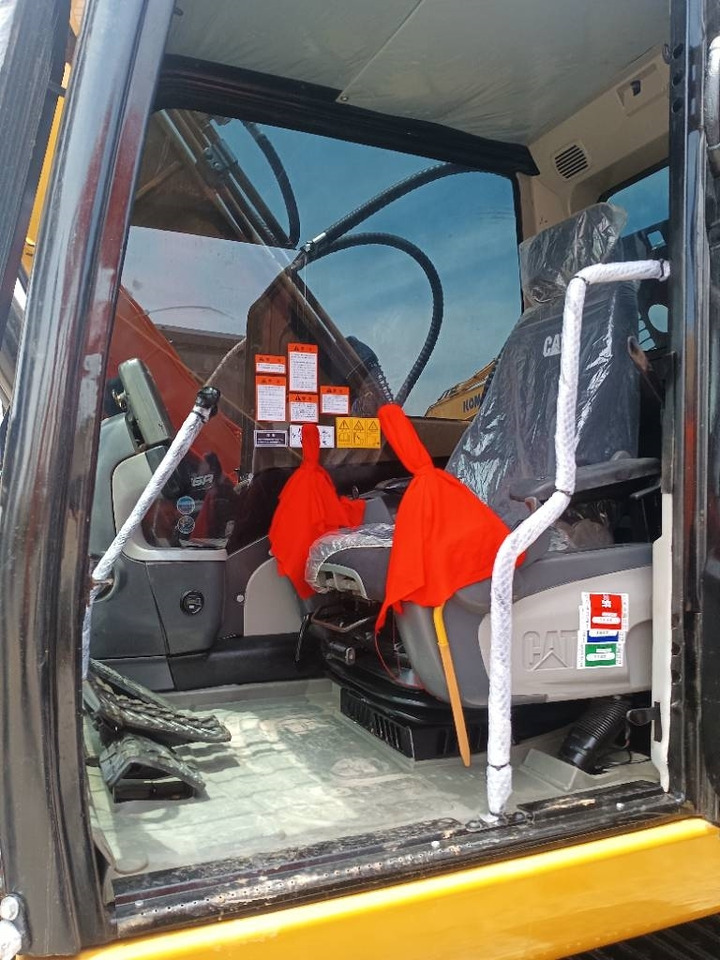 CAT 320D2 - Гусеничный экскаватор: фото 3 CAT 320D2 - Гусеничный экскаватор: фото 3