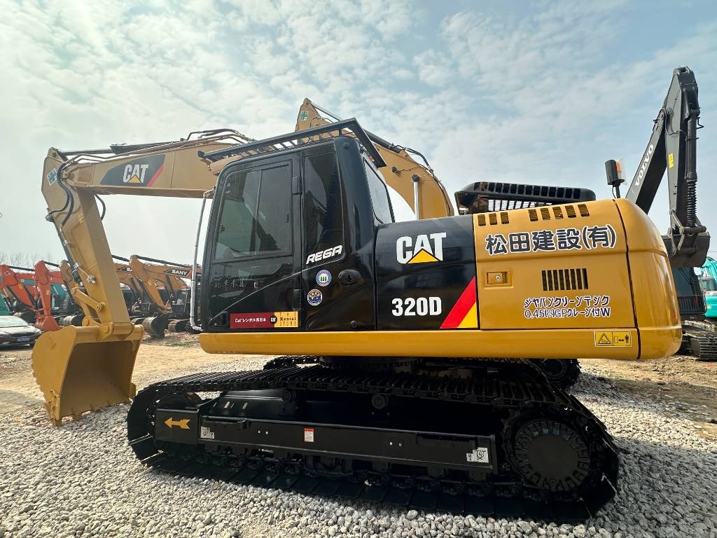 CAT 320D2 - Гусеничный экскаватор: фото 1 CAT 320D2 - Гусеничный экскаватор: фото 1