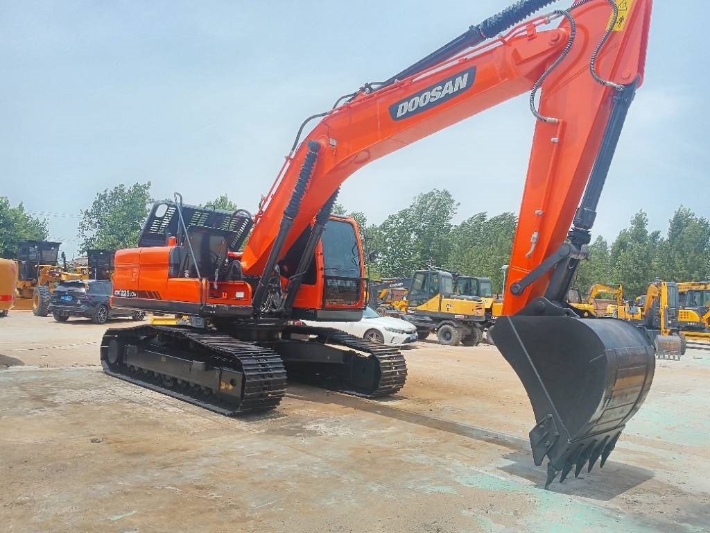 Doosan DX 225 - Гусеничный экскаватор: фото 1 Doosan DX 225 - Гусеничный экскаватор: фото 1