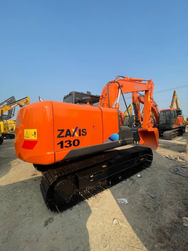Hitachi ZX 130 - Гусеничный экскаватор: фото 1 Hitachi ZX 130 - Гусеничный экскаватор: фото 1