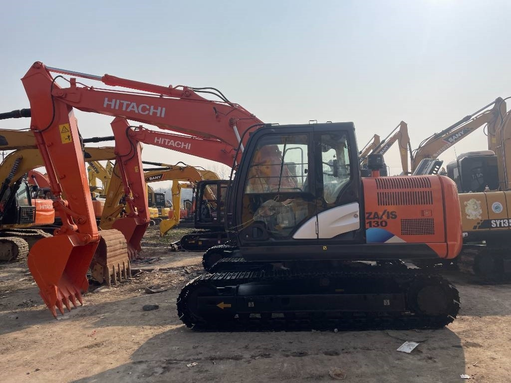 Hitachi ZX 130 - Гусеничный экскаватор: фото 3 Hitachi ZX 130 - Гусеничный экскаватор: фото 3