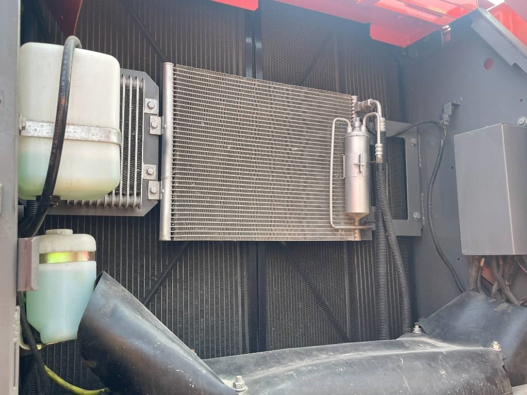 Hitachi ZX 210 - Гусеничный экскаватор: фото 3 Hitachi ZX 210 - Гусеничный экскаватор: фото 3