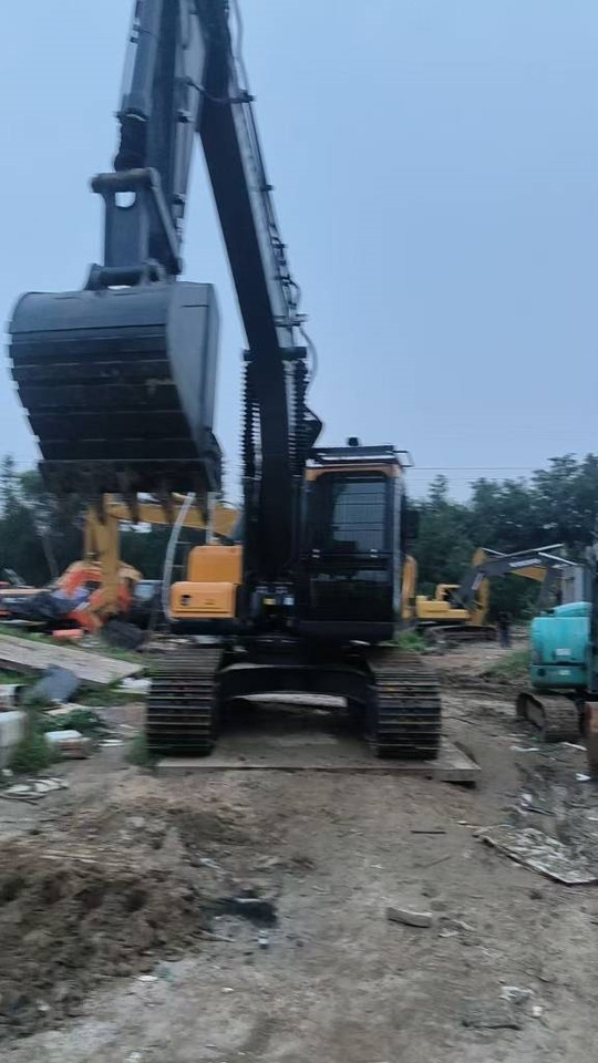 Hyundai HX220S - Гусеничный экскаватор: фото 3 Hyundai HX220S - Гусеничный экскаватор: фото 3