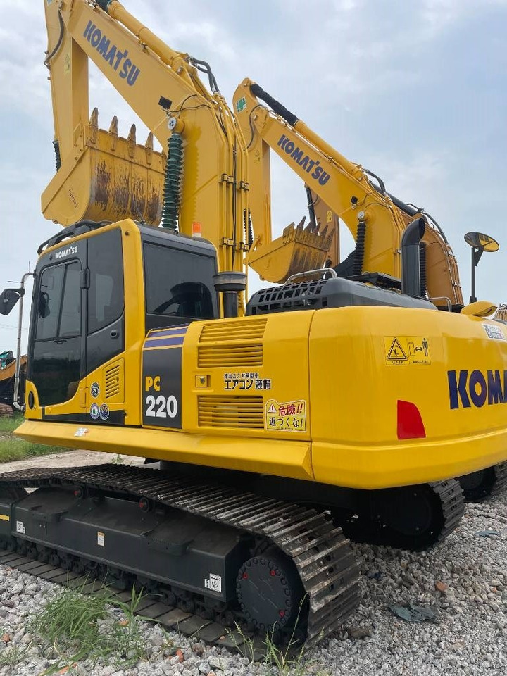 Komatsu PC 220  - Гусеничный экскаватор: фото 1 Komatsu PC 220  - Гусеничный экскаватор: фото 1
