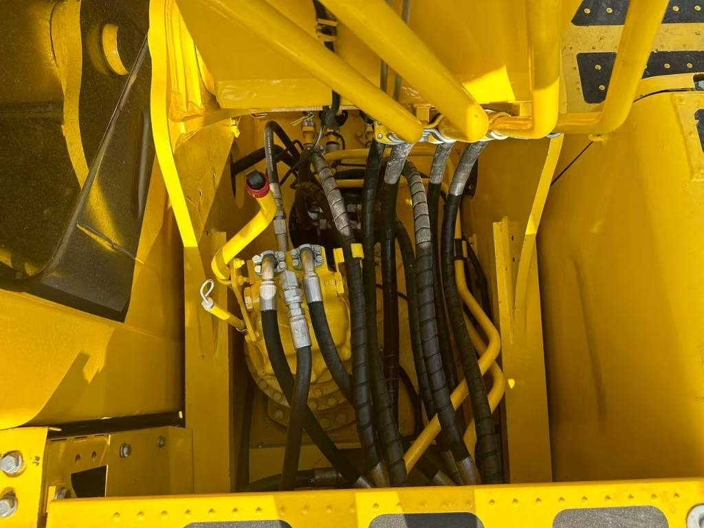 Komatsu PC 240 - Гусеничный экскаватор: фото 3 Komatsu PC 240 - Гусеничный экскаватор: фото 3