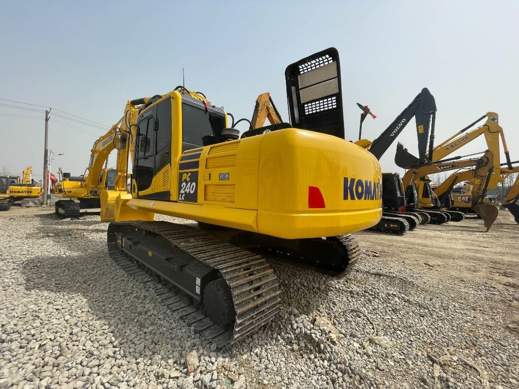 Komatsu PC 240 - Гусеничный экскаватор: фото 2 Komatsu PC 240 - Гусеничный экскаватор: фото 2