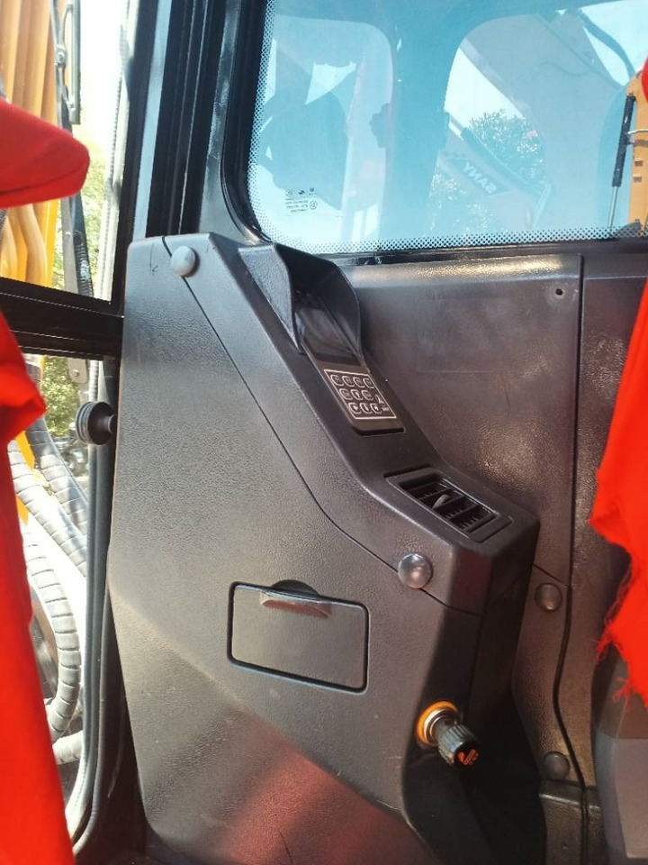 Sany 60c - Гусеничный экскаватор: фото 4 Sany 60c - Гусеничный экскаватор: фото 4