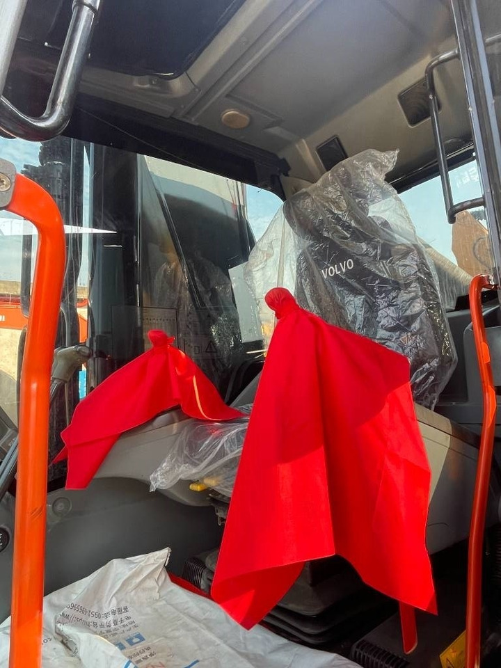 Volvo EC 290 - Гусеничный экскаватор: фото 3 Volvo EC 290 - Гусеничный экскаватор: фото 3