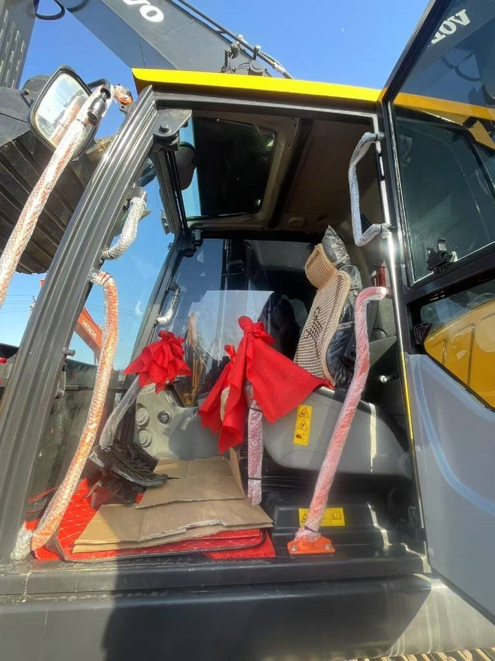 Volvo EC300 - Гусеничный экскаватор: фото 2 Volvo EC300 - Гусеничный экскаватор: фото 2