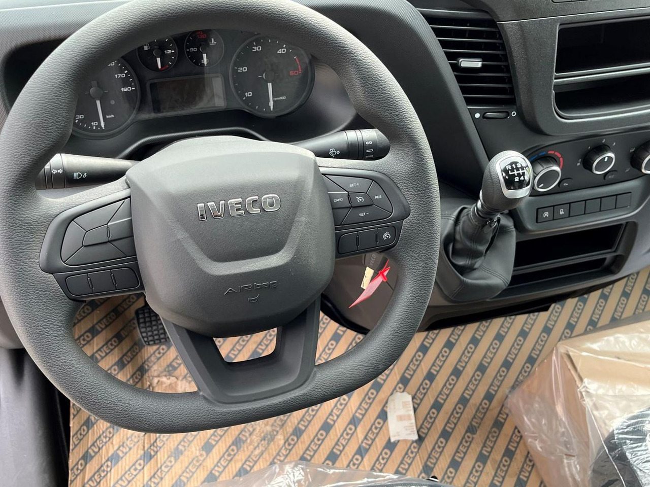 Iveco DAILY VAN, 2,3D 156k, 35S16 V - Цельнометаллический фургон: фото 4 Iveco DAILY VAN, 2,3D 156k, 35S16 V - Цельнометаллический фургон: фото 4