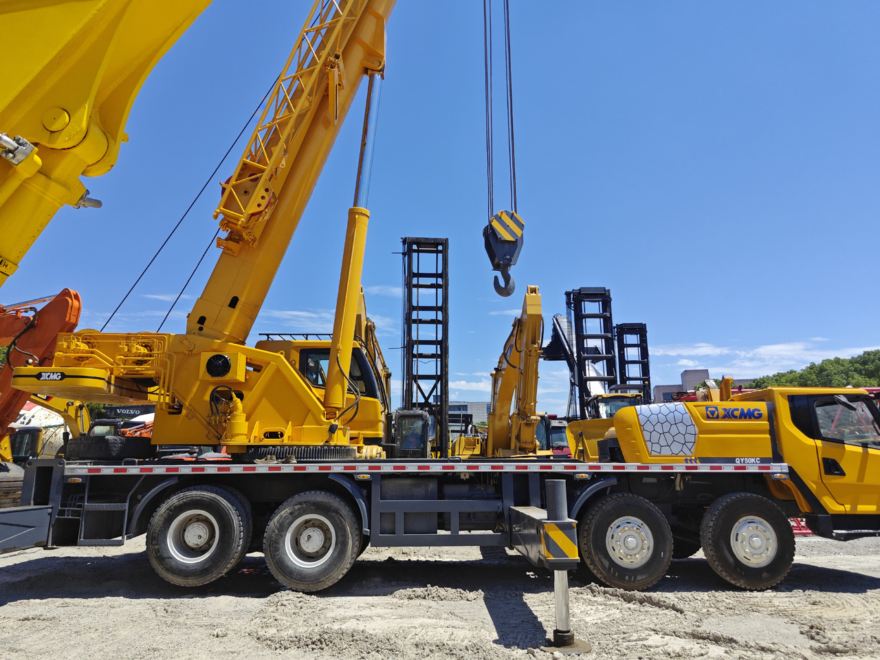 XCMG QY50KC Used truck crane XCMG XCT50 50ton - Грейдер: фото 3 XCMG QY50KC Used truck crane XCMG XCT50 50ton - Грейдер: фото 3