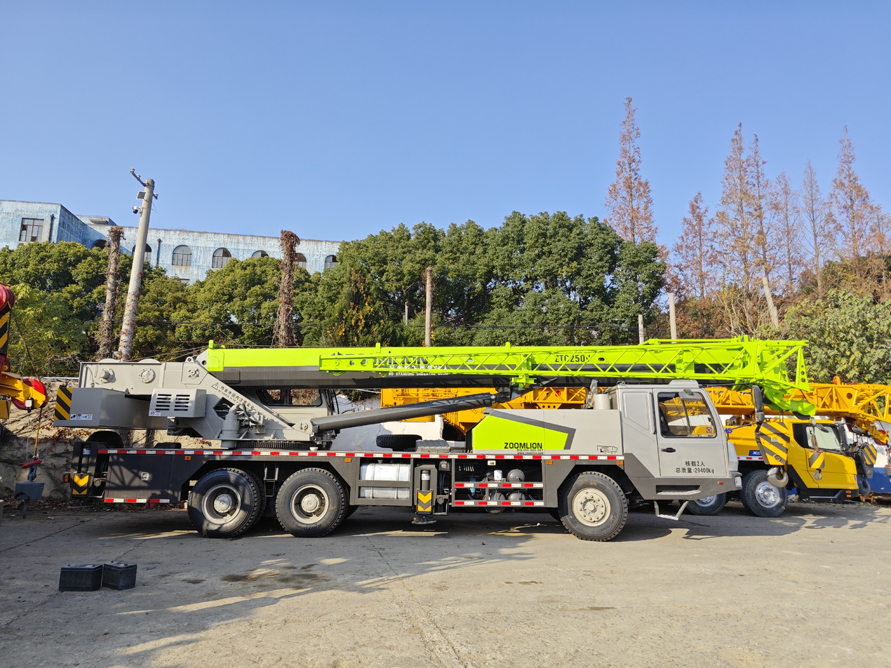 ZOOMLION ZTC250V - Мобильный кран: фото 1 ZOOMLION ZTC250V - Мобильный кран: фото 1