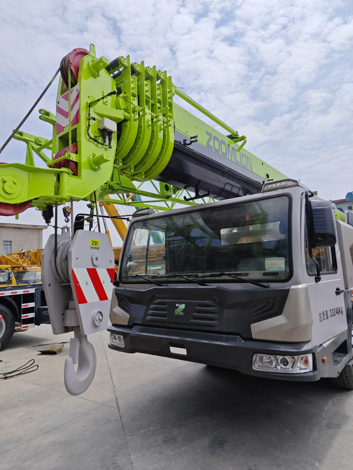 ZOOMLION ZTC251V - Мобильный кран: фото 3 ZOOMLION ZTC251V - Мобильный кран: фото 3