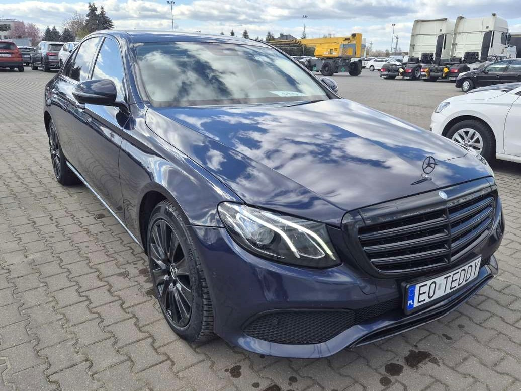 MERCEDES BENZ E 220 D 4MATIC SEDAN - Седан: фото 1 MERCEDES BENZ E 220 D 4MATIC SEDAN - Седан: фото 1