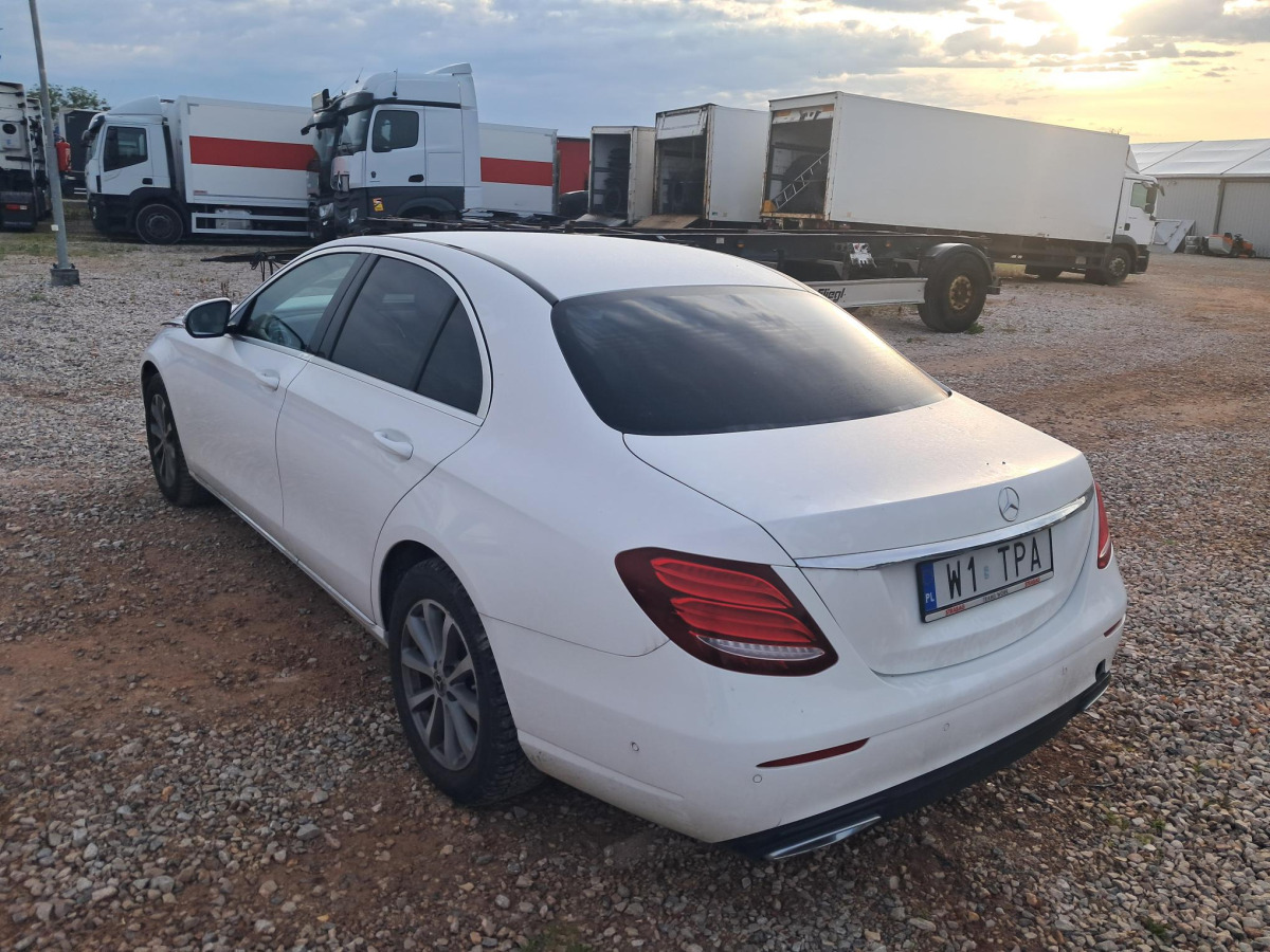 MERCEDES BENZ E 220 D 4MATIC SEDAN - Седан: фото 4 MERCEDES BENZ E 220 D 4MATIC SEDAN - Седан: фото 4