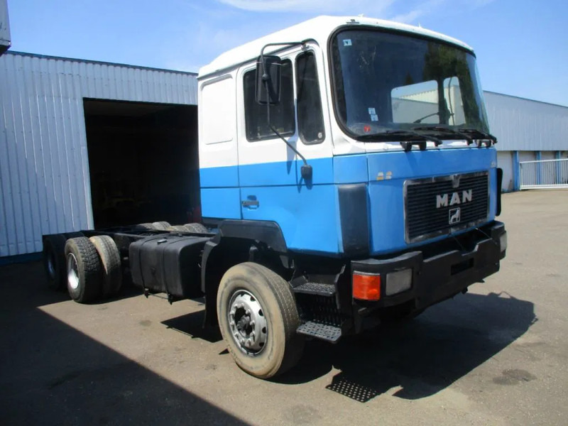 MAN 26.402 25.402 , ZF manual , 6x4 , Sping suspension - Грузовик-шасси: фото 4 MAN 26.402 25.402 , ZF manual , 6x4 , Sping suspension - Грузовик-шасси: фото 4