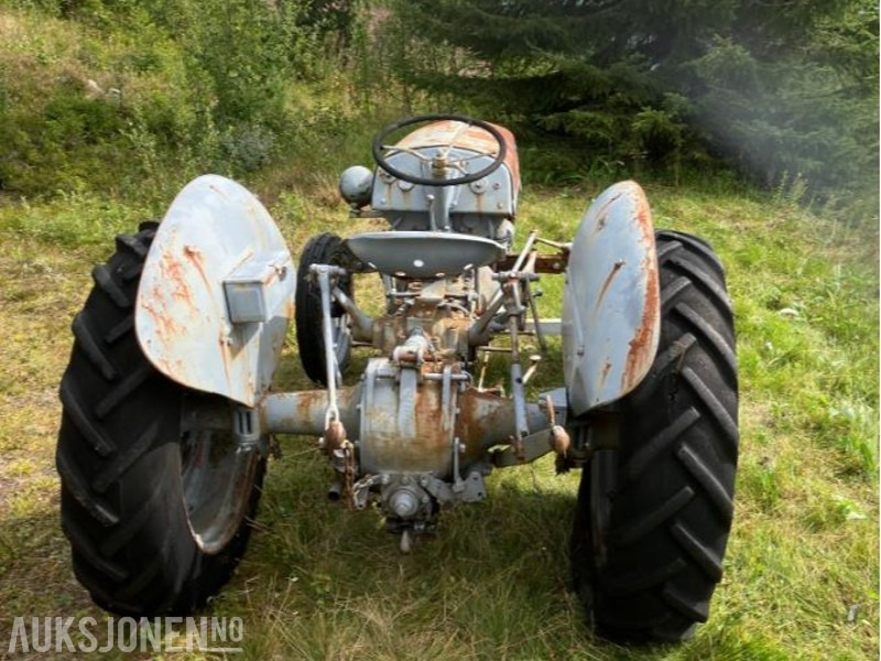 1950 Massey Ferguson Gråtass - Трактор: фото 3 1950 Massey Ferguson Gråtass - Трактор: фото 3