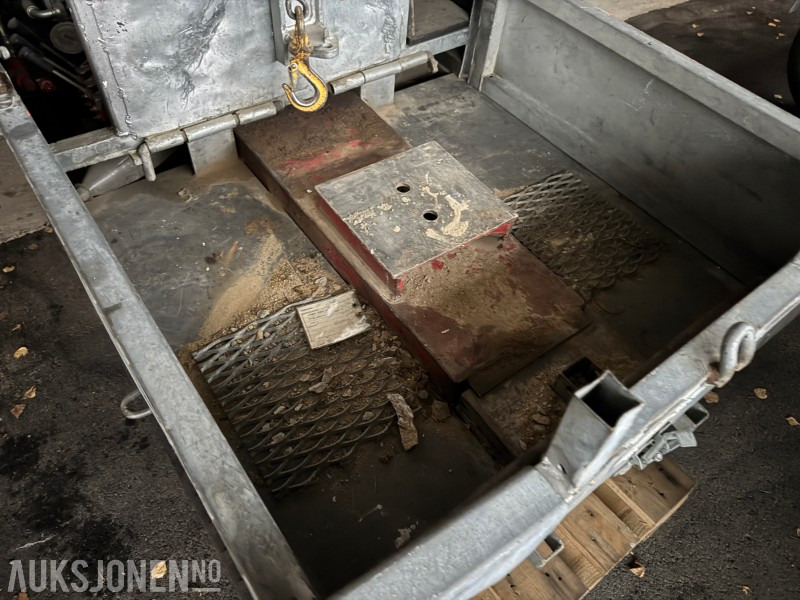 1996 Jonsered Jernhesten – beltedrevet transportvogn med hydraulisk vinsj - Строительное оборудование: фото 3 1996 Jonsered Jernhesten – beltedrevet transportvogn med hydraulisk vinsj - Строительное оборудование: фото 3