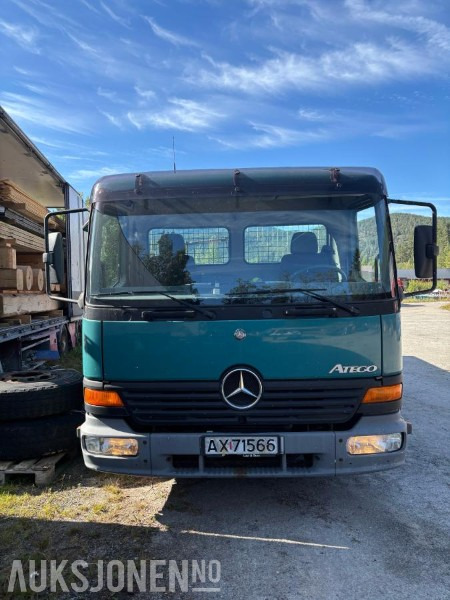 1998 Mercedes-Benz Atego 815/36 - Грузовик бортовой/ Платформа: фото 2 1998 Mercedes-Benz Atego 815/36 - Грузовик бортовой/ Платформа: фото 2