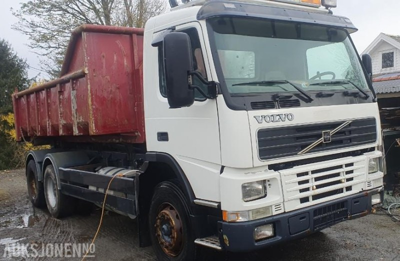 2000 Volvo FM-12 MED KASSE OG MASKINFLAK - Крюковой мультилифт: фото 3 2000 Volvo FM-12 MED KASSE OG MASKINFLAK - Крюковой мультилифт: фото 3