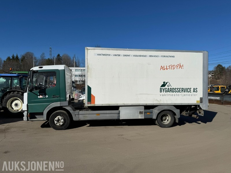 2001 Mercedes-Benz ATEGO 815 II skapbil med løftelem - Грузовик с закрытым кузовом: фото 2 2001 Mercedes-Benz ATEGO 815 II skapbil med løftelem - Грузовик с закрытым кузовом: фото 2