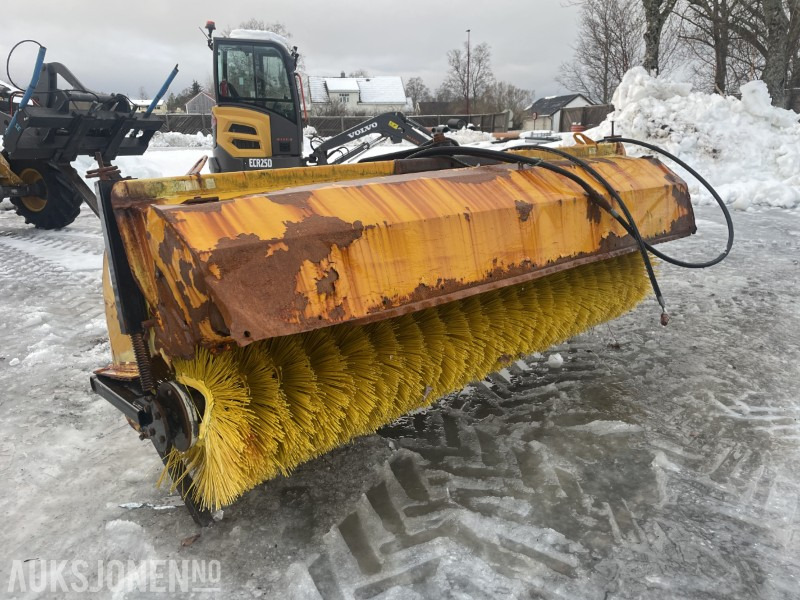 2003 Tellefsdal Feiekost 200 cm m/ hydraulisk og BM-feste - Строительное оборудование: фото 1 2003 Tellefsdal Feiekost 200 cm m/ hydraulisk og BM-feste - Строительное оборудование: фото 1