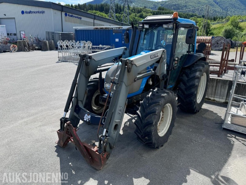 2006 Valtra A95 - 4x4 - 40 km/t - Kun gått 2701 timer - Frontlaster - Triangel og toppstag - Трактор: фото 1 2006 Valtra A95 - 4x4 - 40 km/t - Kun gått 2701 timer - Frontlaster - Triangel og toppstag - Трактор: фото 1