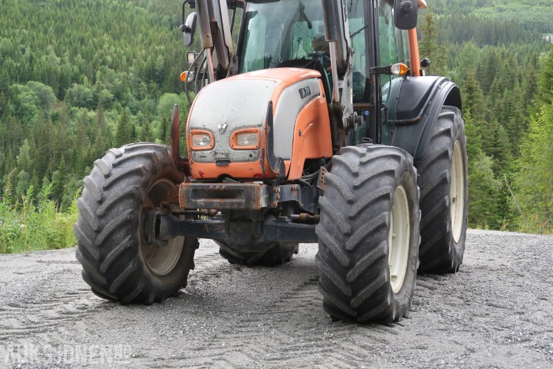 2008 Valtra N141 Twintrac traktor / 9121 timer - Трактор: фото 3 2008 Valtra N141 Twintrac traktor / 9121 timer - Трактор: фото 3