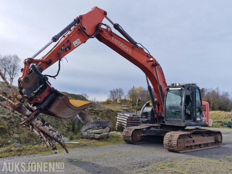 2009 Hitachi ZX225USLC-3 Beltegraver m/GPS/Rototilt med klype/3 skuffer, 12800 timer - Экскаватор: фото 1 2009 Hitachi ZX225USLC-3 Beltegraver m/GPS/Rototilt med klype/3 skuffer, 12800 timer - Экскаватор: фото 1