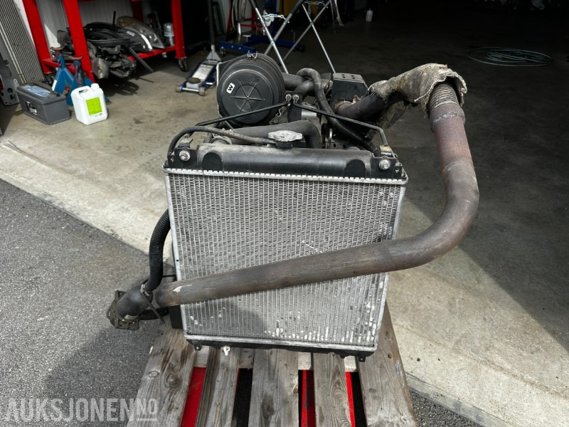 2010 Yanmar 4TNV84T-GGEH - Строительное оборудование: фото 4 2010 Yanmar 4TNV84T-GGEH - Строительное оборудование: фото 4