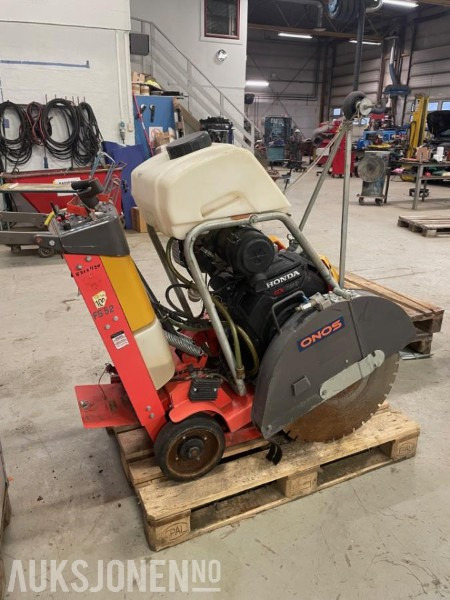 2012 Husqvarna FS524 selvgående gulvsag - Строительное оборудование: фото 1 2012 Husqvarna FS524 selvgående gulvsag - Строительное оборудование: фото 1