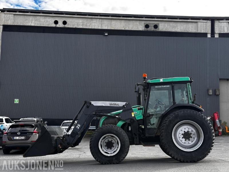 2012 Valtra 8670 med Ålö Valtra 35 Euro/SMS 3rd ESD frontlaster - Трактор: фото 2 2012 Valtra 8670 med Ålö Valtra 35 Euro/SMS 3rd ESD frontlaster - Трактор: фото 2