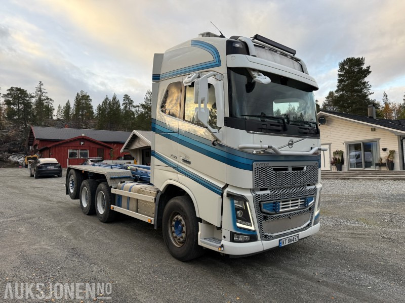 2013 Volvo FH16 750 8X4 - 430 000km - Krokbil - Kran hydraulikk - Brøyteplate - Крюковой мультилифт: фото 3 2013 Volvo FH16 750 8X4 - 430 000km - Krokbil - Kran hydraulikk - Brøyteplate - Крюковой мультилифт: фото 3